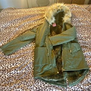 Chi Chi London - Moss green faux fur-lined hood. Size M